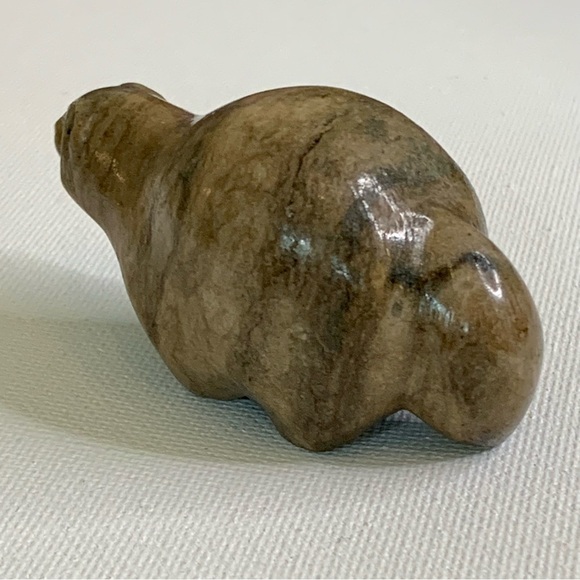 Vintage Raccoon Fetish Canadian Inuit Hand Carved Native Animal Sculpture 2.75" - Picture 7 of 16
